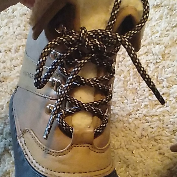 Tommy Hilfiger sherpa rusteen boot. Women's 10 - Picture 5 of 5